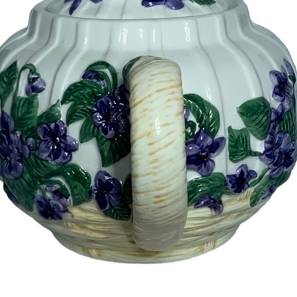 Vintage Teapot Raised Purple Violets in Basket Floral Hand Painted Large 1980’s - Picture 13 of 16